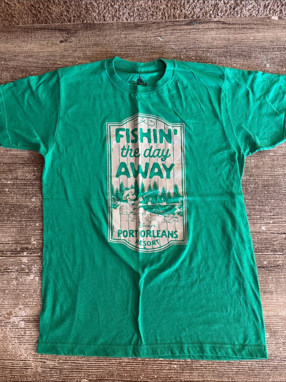 Walt Disney World Port Orleans Resort green fishing graphic t-shirt